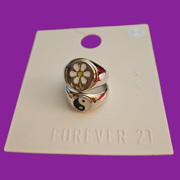 3/$30 VTG FOREVER 21 Daisy Yin Yang Rings Size 8 - Picture 1 of 5